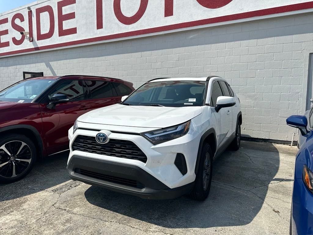 2022 Toyota RAV4 Hybrid XLE