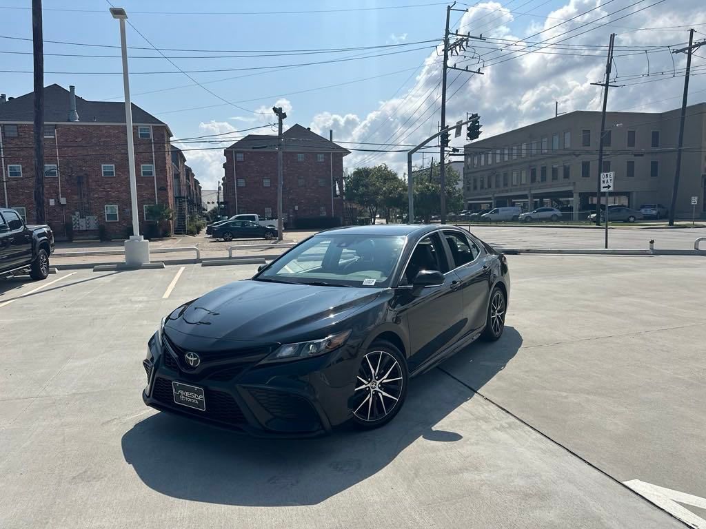 2022 Toyota Camry SE